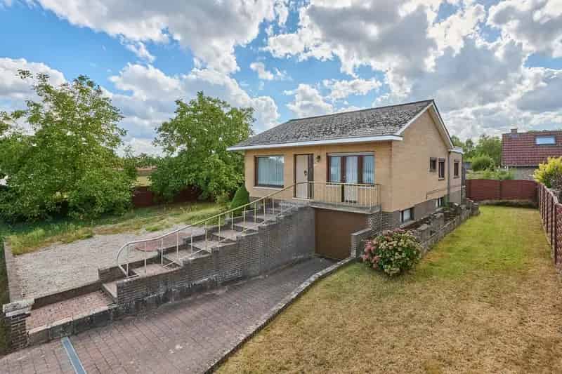 Vrijstaande woning gelegen op een zuidgericht perceel nabij het centrum van Hechtel