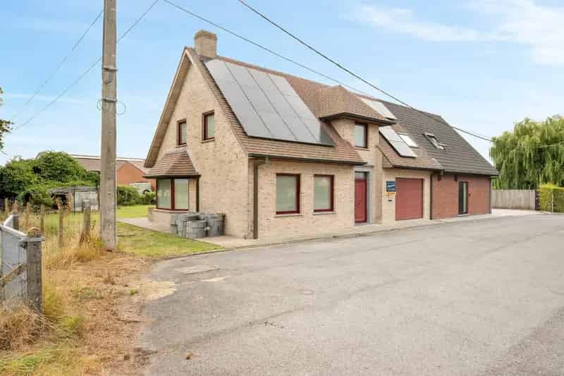 Recente halfopen woning met boomgaard in Ledegem