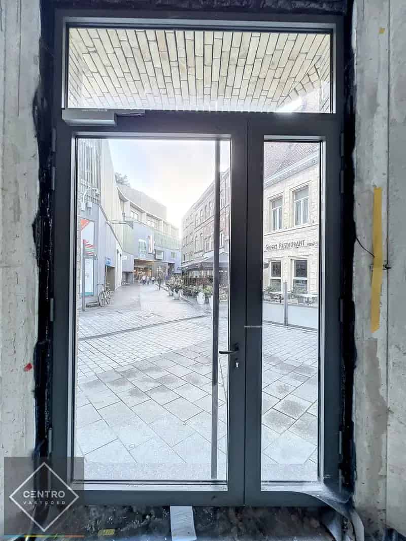 Nieuwbouw handelsgelijkvloers te koop in Robinia Kortrijk
