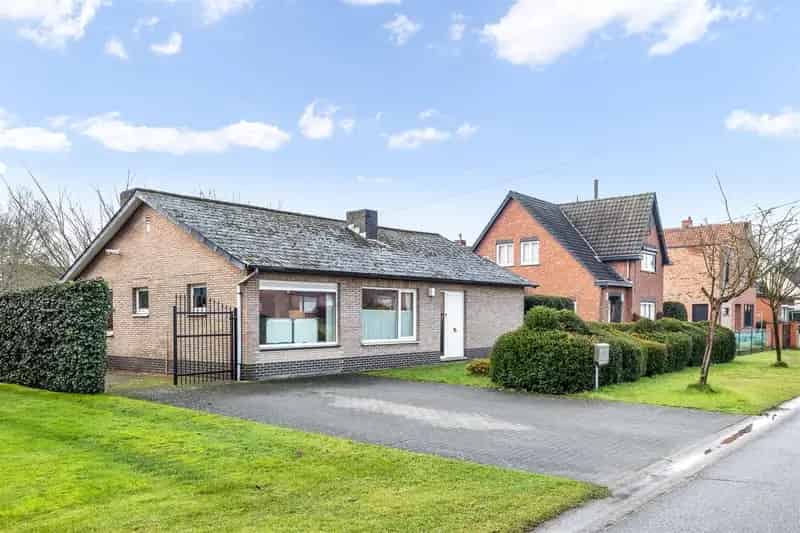 INSTAPKLARE, GELIJKVLOERSE WONING OP MOOI, ZUIDGERICHT PERCEEL TE MOL