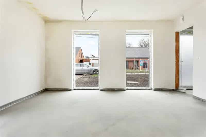 VOLLEDIG AFGEWERKTE NIEUWBOUWWONING IN DOODLOPENDE STRAAT