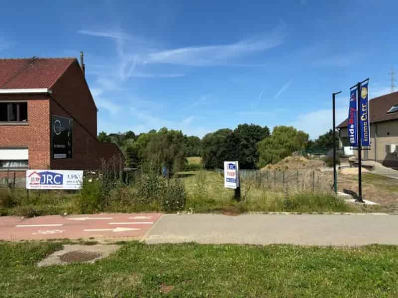 Bouwgrond van 50 are te Sint-Truiden (links van nr 229)