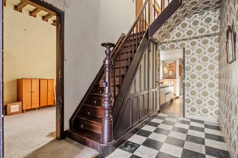 Te renoveren woning met 3 à 4 SLPK met grote tuin in Berchem !