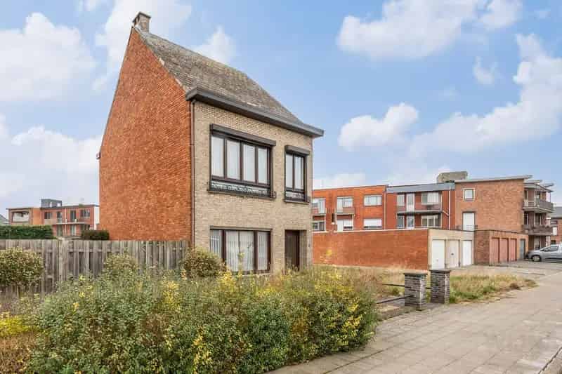 Gesloten bebouwing 219m² met naastliggend bouwgrond 231m²