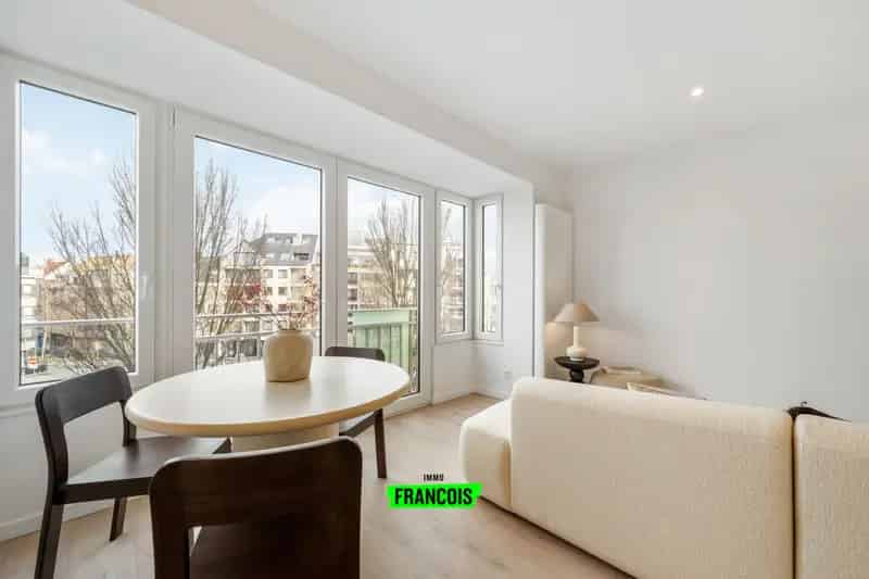 Instapklaar appartement aan het Petrus en Paulusplein in Oostende
