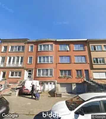 Lot 6 : Gebouw  omvattende 3 appartementen en 2 garages 