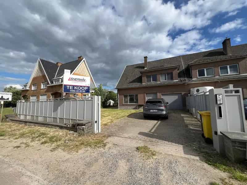 Zeer ruime woning met 4 slaapkamers nabij centrum.