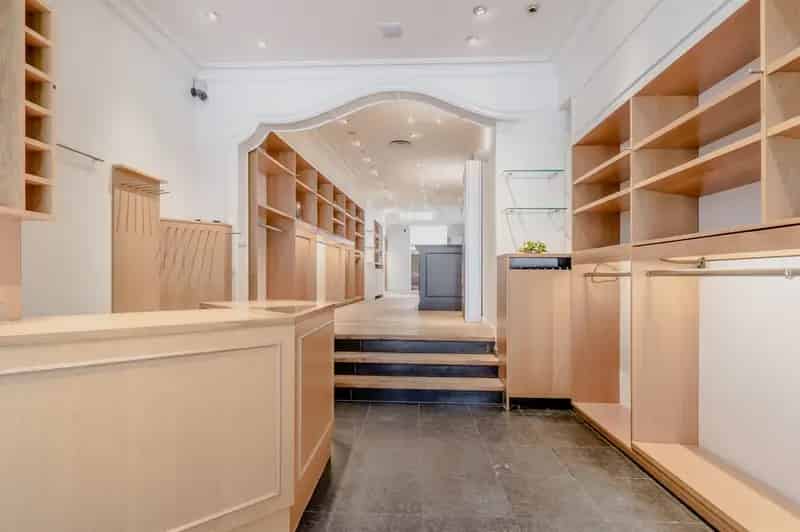 OPBRENGSTEIGENDOM + (HANDEL + MOG. 2 APPARTEMENTEN)