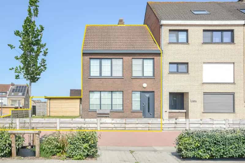 Halfopen bebouwing rand Oostende met tuin en garage