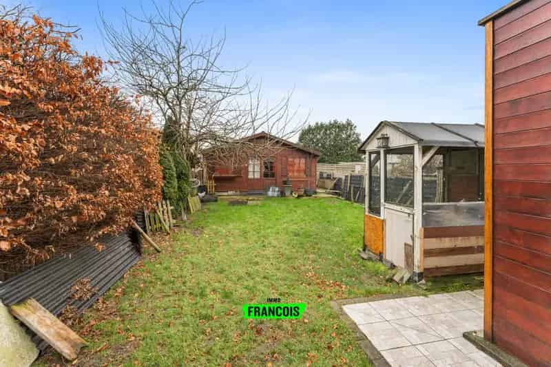 Te renoveren halfopen bebouwing op perceel van meer dan 1700m2 in Leffinge!