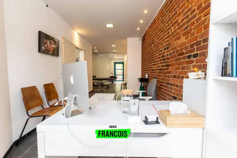 Goed gelegen handelshuis met verhuurd duplex appartement te koop nabij centrum Oudenaarde!