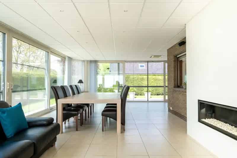 Villa met garage, carport, 30 zonnepanelen en een bewoonbare oppervlakte van 260m² + EPC B