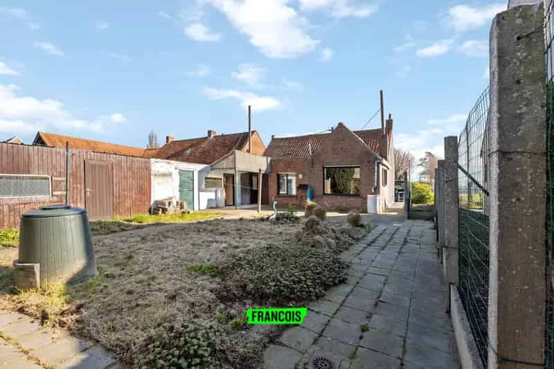 Te renoveren woning met landelijk karakter te koop in Diksmuide