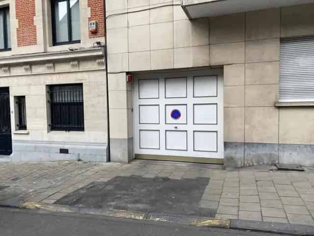 Overdekte parkeerplaats te huur in Ixelles