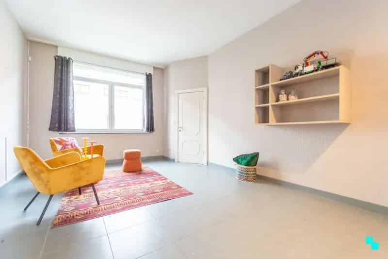 Op te frissen woning met twee slaapkamers te Merelbeke Flora