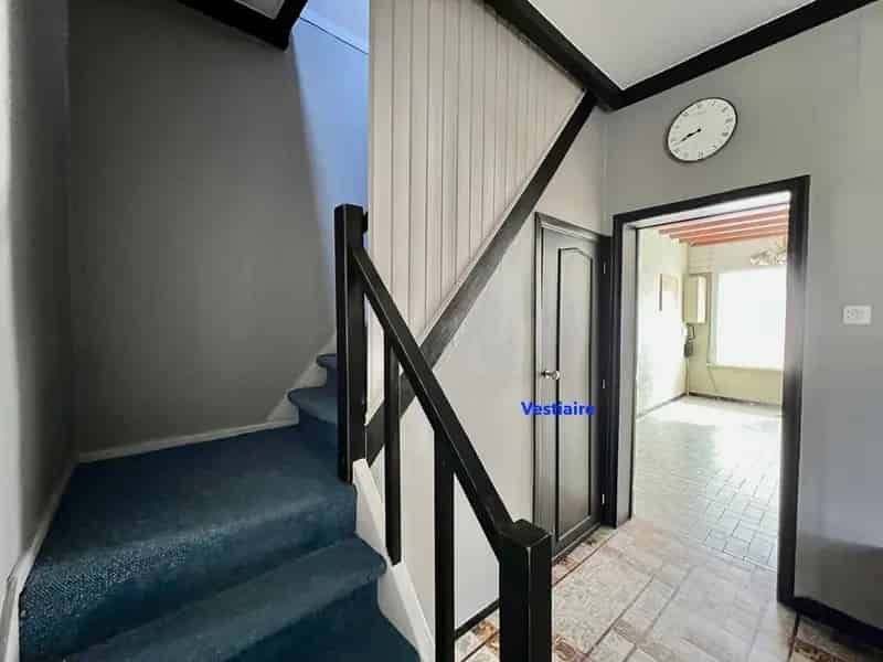 Zeer ruime woning met grote tuin en vrij zicht.