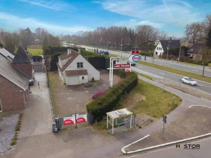 Huis Te Koop Zele: Commerciële Villa met 4 slaapkamers