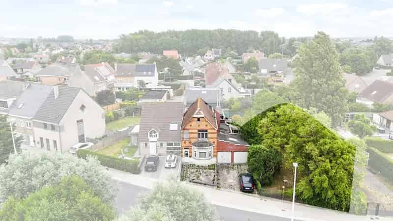 Afbraakpand/bouwgrond te koop op een prachtige residentiële ligging te Bredene!