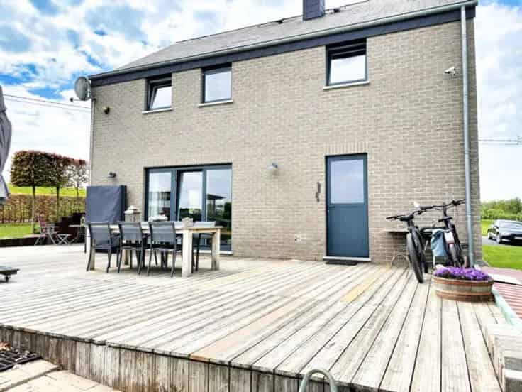 Huis Te Koop Bonnerue: Ruim Huis met Uitzicht en Grote Tuin