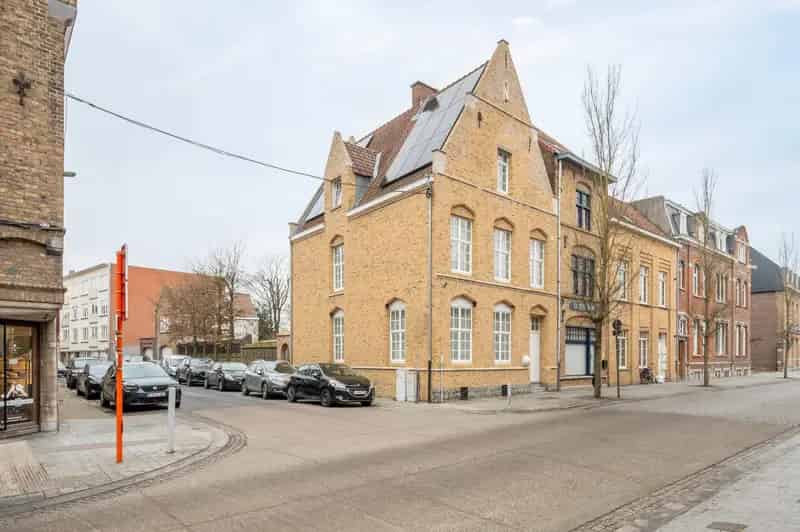 Herenwoning te huur Ieper 4 slaapkamers garage tuin EPC B