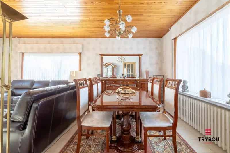 🏡 Ruime woning met potentieel op groot perceel in het centrum van Langemark