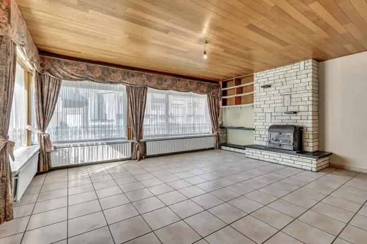 Robuuste woning op rustige locatie