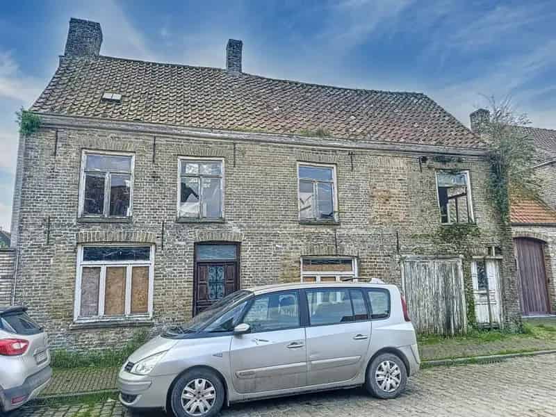 Te renoveren woning met achterliggende tuin