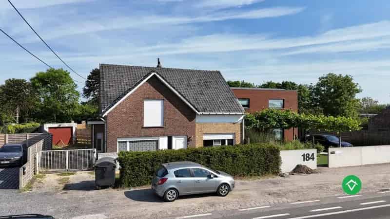 Ruime gezinswoning op perceel van 1126 m²  - tal van mogelijkheden!