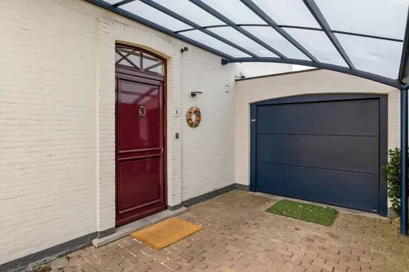 Charmante halfopen woning met 3 slaapkamers met ruime tuin in een doodlopende straat te Burcht!