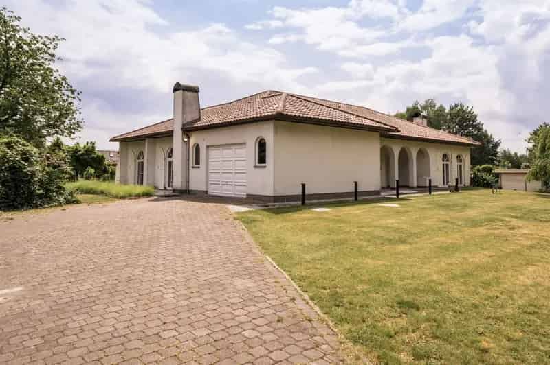 Prachtige instapklare woning op een achterliggend perceel met tuin en zwembad in een rustige woonwijk te Tremelo