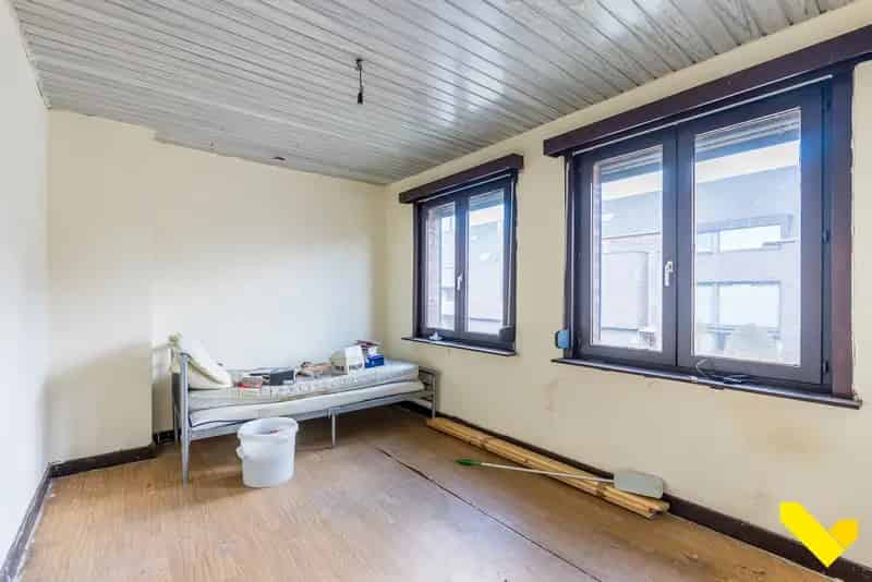 Renovatiewoning Met 5 Kamers Op 6 Are 37 Ca!