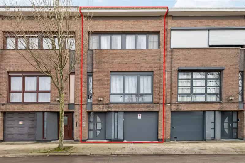 Prachtige bel-étage met 3 slaapkamers en tuin in een rustige wijk!