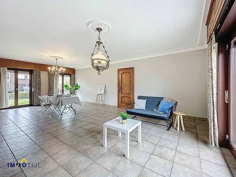 Ruime vrijstaande woning inclusief perceel bouwgrond!