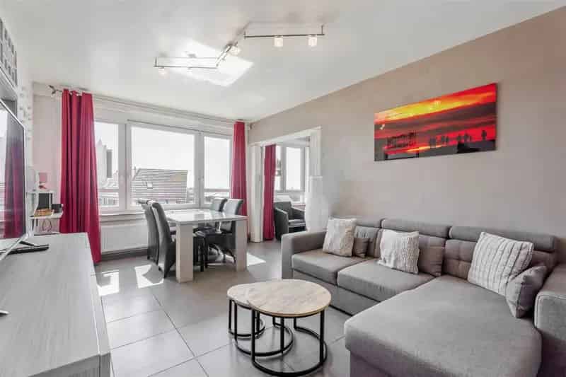 ZONNIG APP / ACHTERKANT ZEEDIJK