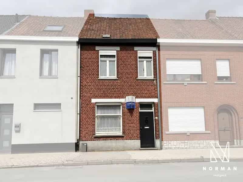 Te renoveren rijwoning te koop met tuin!