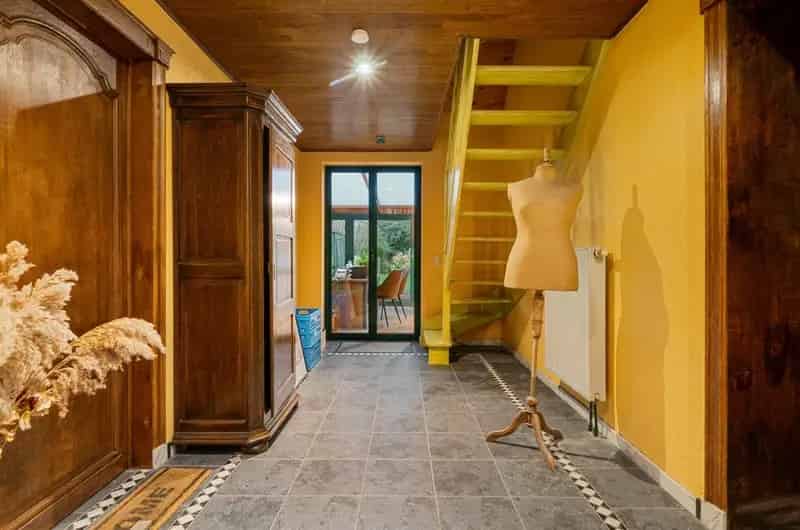 Goed gelegen villa in hoeve-stijl met ruime tuin