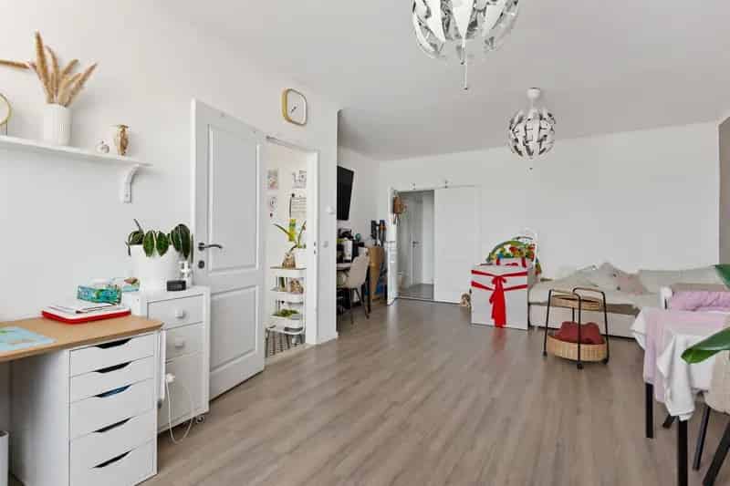 Instapklaar appartement met 2 slpks en terras