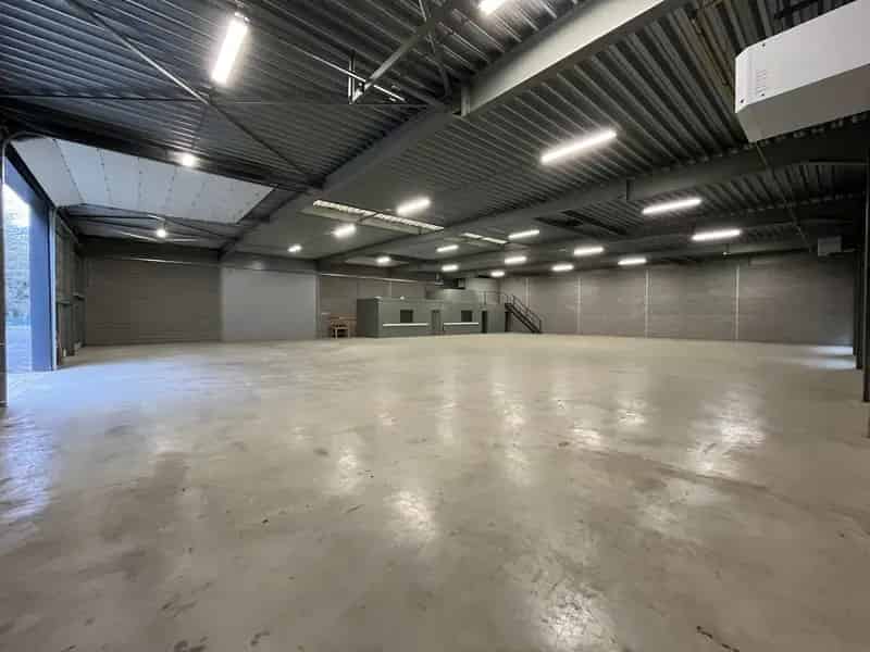 CENTRAAL GELEGEN MAGAZIJN VAN 750M²