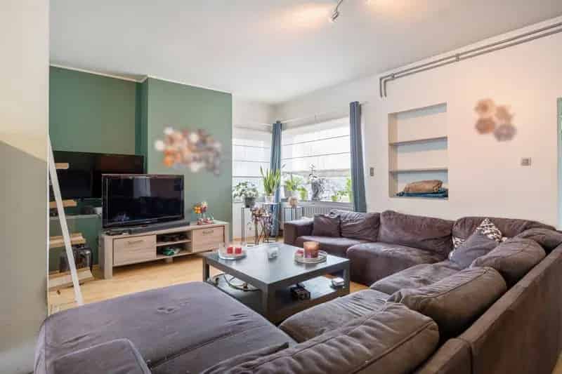 Te renoveren, goed gelegen woning op 8are 75ca