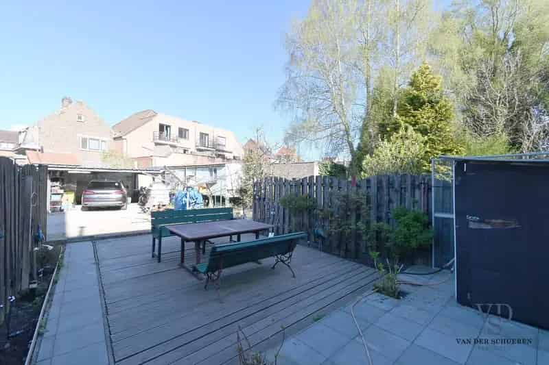 Instapklare woning (met 2 staanplaatsen).
