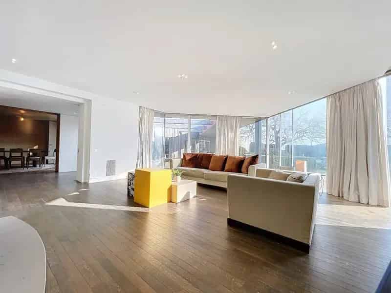 Statige en karaktervolle op te frissen villa op een oppervlakte van ca 1.642 m²