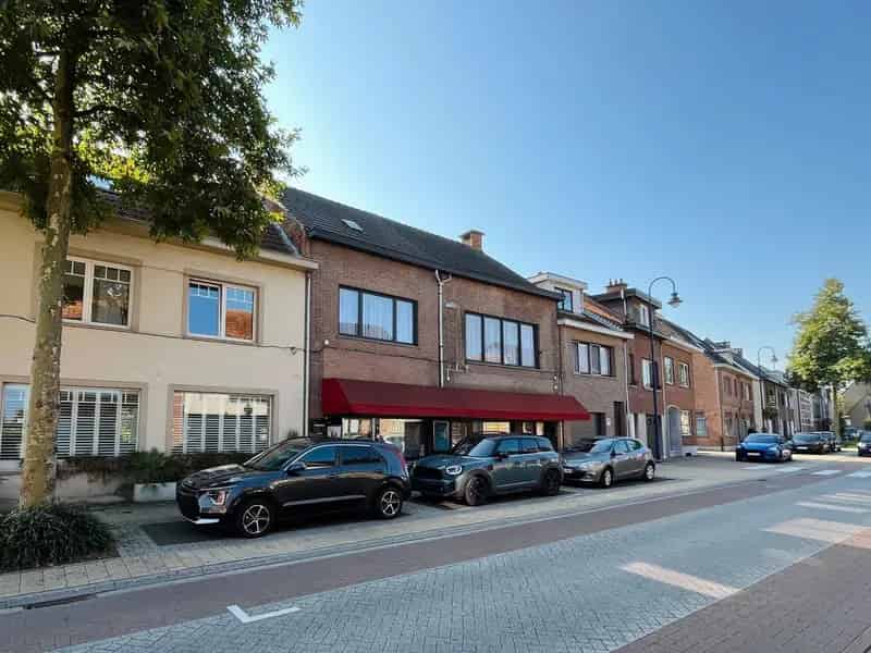 Gelijkvloers handelsruimte in centrum van Kontich-Kazerne