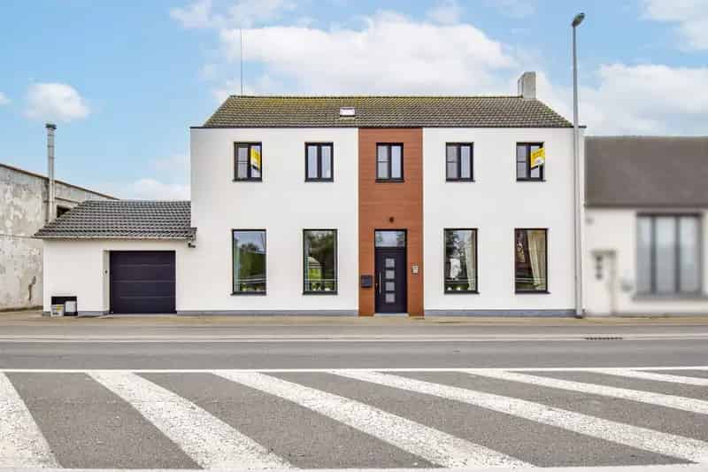 Instapklare woning met 5 slaapkamers en mogelijkheid achterliggende landbouwgrond