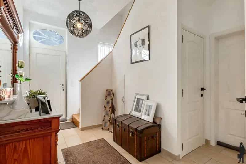Ruime woning (ca. 225m²) met 3 grote slk’s, garage en mooie tuin op 726m²