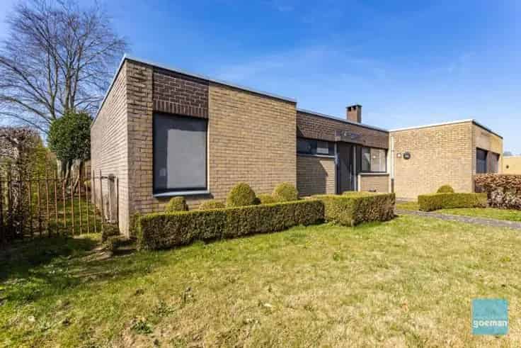 Te renoveren HOB met 3 slaapkamers garage en tuin te Lede