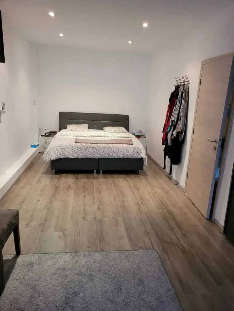 Huis te huur Sint Niklaas 6 slaapkamers gerenoveerd