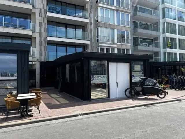 Perfectie op de Zeedijk – Casco handelsruimte op toplocatie te huur!