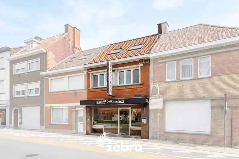 Veelzijdig handelspand met woonst & garage te Tielt!