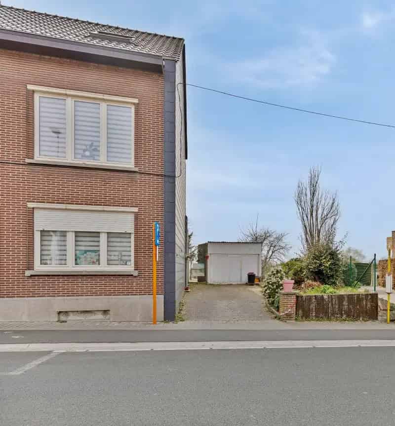 Bouwgrond (3a 89ca) voor gesloten bebouwing