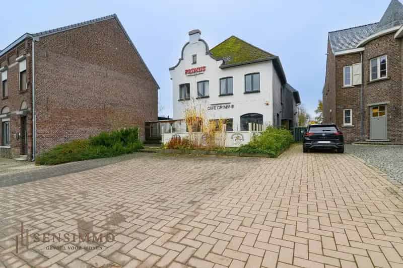 Handelshuis op ruim perceel te renoveren